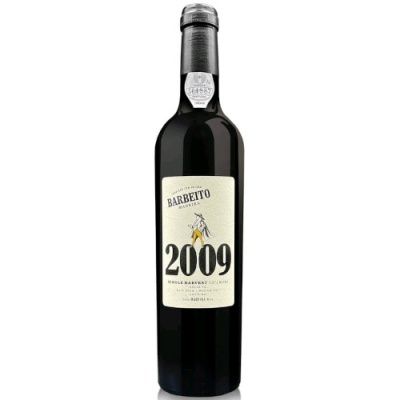 Garrafa de vinho tinto Barbeito 2009 com rótulo branco e texto preto e dourado