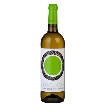 Garrafa de vinho branco Contraste com rótulo branco e detalhes verdes
