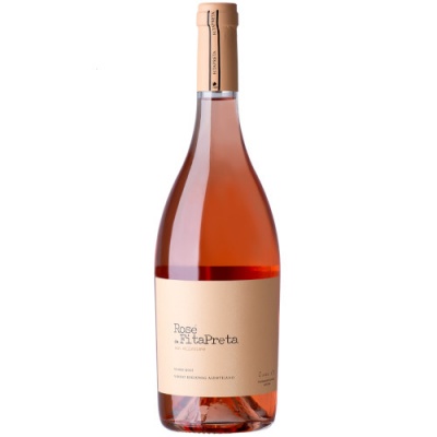 Garrafa de vinho rosé com rótulo creme e líquido rosa