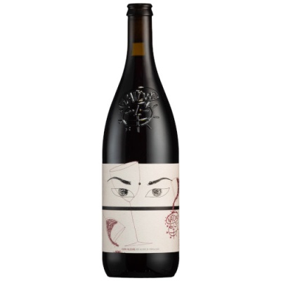 Garrafa de vinho com rótulo branco e ilustração minimalista de rosto