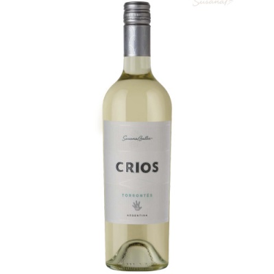 Garrafas de vinho branco Crios Torrontés da Argentina com rótulo cinza e tampa prateada