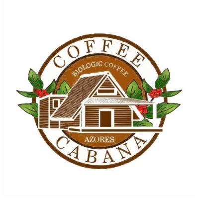 Logótipo de cabana de café com texto e ilustrações de folhas e frutos de café