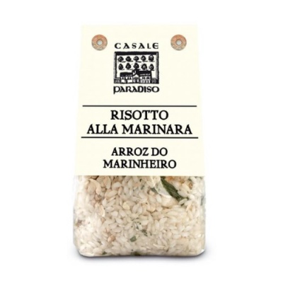 Pacote de risotto alla marinara Casale Paradiso com arroz e ervas visível