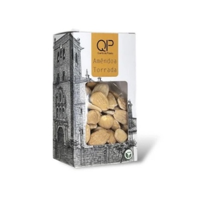 Caixa branca de amêndoas torradas com ilustração de edifício e texto QIP Amêndoa Torrada