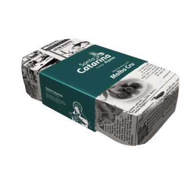 Embalagem de produto alimentício Santa Catarina Molho Cru em papel com impressão tipo jornal e faixa verde