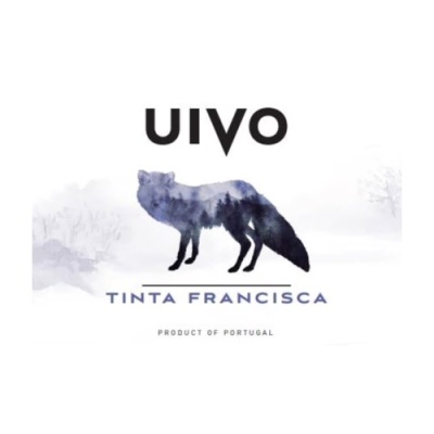 Etiqueta com texto UIVO, imagem de lobo azul e texto TINTA FRANCISCA, PRODUCT OF PORTUGAL