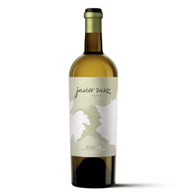 Garrafa de vinho branco com rótulo branco e folhas cinzentas