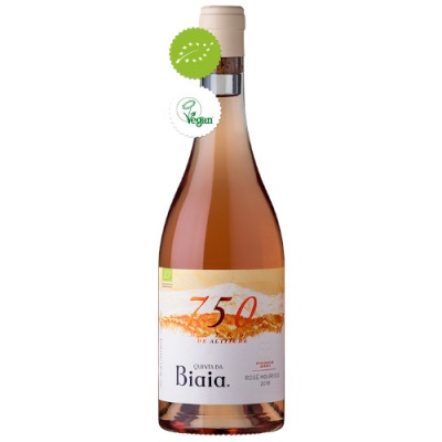 Garrafa de vinho rosé Quinta da Biaia com rótulo branco e selo vegan