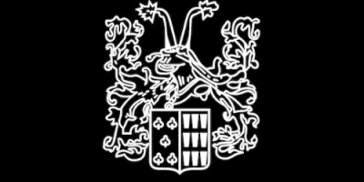 Braço heráldico branco em fundo preto com escudo dividido em padrões e decoração floral