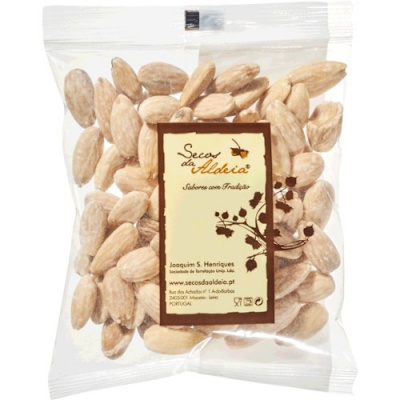 Pacote transparente de amêndoas com etiqueta bege e castanha Secos da Aldeia