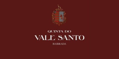 Logotipo Quinta do Vale Santo Bairrada com brasão em fundo bordô