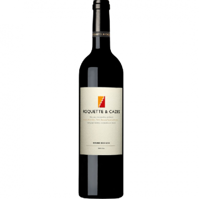 Garrafa de vinho tinto Roquette & Cazes com rótulo branco e detalhes em dourado