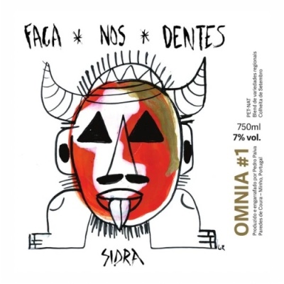 Rótulo de sidra com rosto estilizado e texto em português