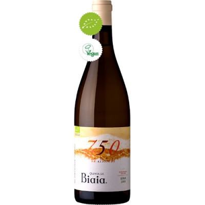 Garrafa de vinho branco Quinta da Biaia com rótulo e selos veganos