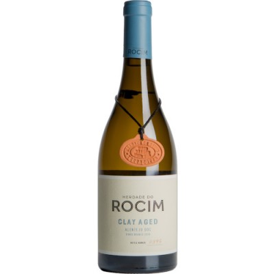 Garrafa de vinho Herdade do Rocim Clay Aged com rótulo branco e cápsula azul