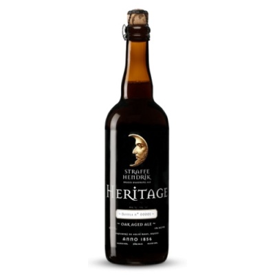 Garrafa de cerveja Straffe Hendrik Heritage com etiqueta preta e detalhes em branco e dourado