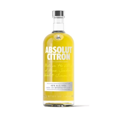 Garrafa de vodka Absolut Citron com líquido amarelo e rótulos brancos e roxos