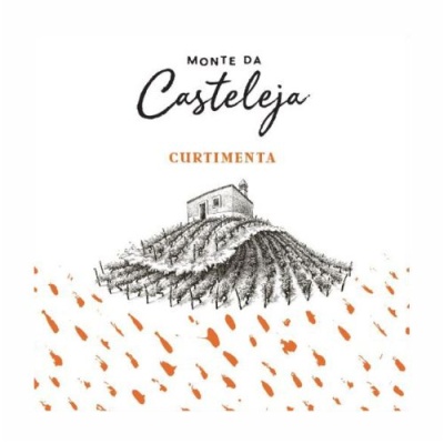 Rótulo com desenho de vila e vinhas em preto e branco e manchas alaranjadas, texto MONTE DA Casteleja CURTIMENTA