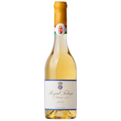 Garrafa de vinho branco Royal Tokaji com rótulo branco e azul