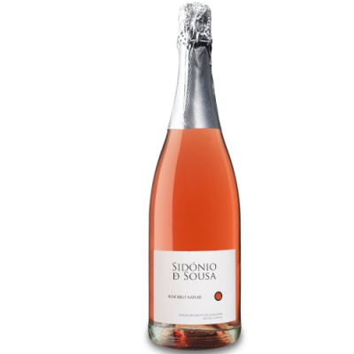Garrafas de espumante rosé Sidónio D Sousa com rótulo branco e texto Preto, tampa prateada e líquido cor de rosa