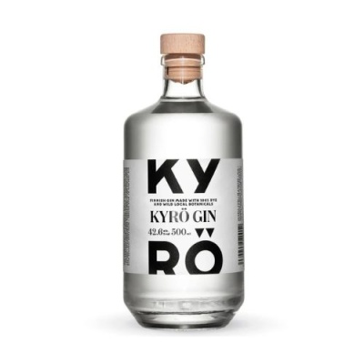 Garrafa de gin KYRÖ transparente com rótulo branco e texto preto