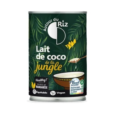 Lata de leite de coco com design tropical e informações de sustentabilidade
