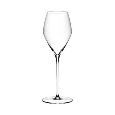 Copo de vidro para vinho com design elegante