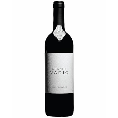 Garrafa de vinho tinto Grande Vadio com rótulo branco e selo prateado