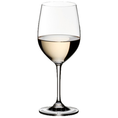 Copo de vidro para vinho branco com vinho servido