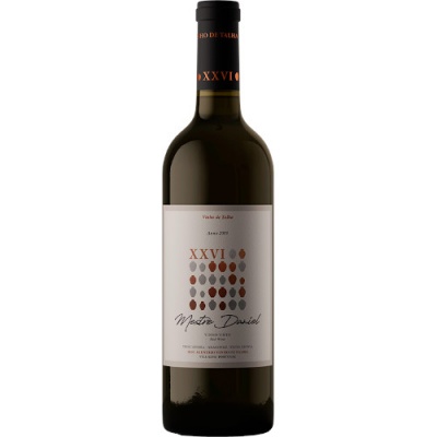 Garrafa de vinho tinto com rótulo branco e tampa preta