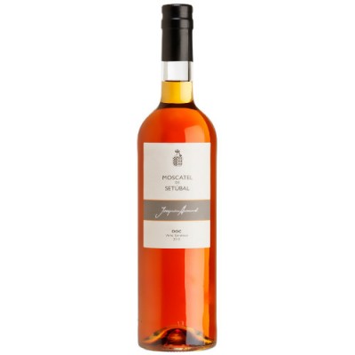 Garrafa de vinho Moscatel de Setúbal com rótulo branco e tampa preta