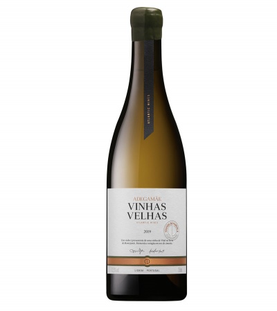 Garrafa de vinho branco ADEGAMA VINHAS VELHAS Colheita 2019 com rótulo branco