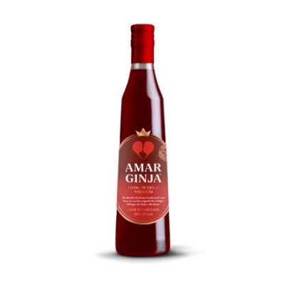 Garrafa de licor Amar Ginja do Porto com rótulo vermelho e tampa vermelha