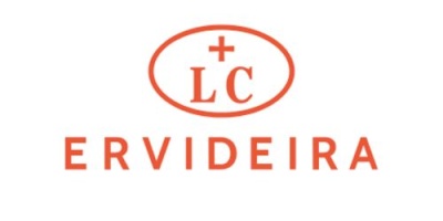 Logótipo L C ERVIDEIRA em vermelho sobre fundo branco