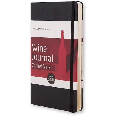 Caderno Wine Journal Moleskine com elástico preto e etiqueta vermelha e branca na capa.
