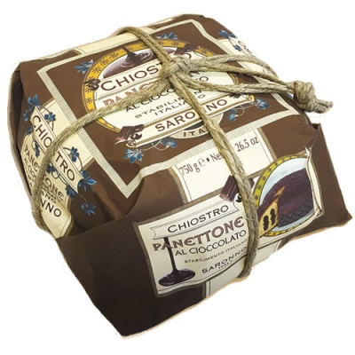 Panettone embalado em papel castanho com etiquetas e cordão amarrado