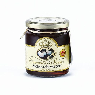 Frasco de compota de ameixa com rótulo creme e tampa metálica dourada