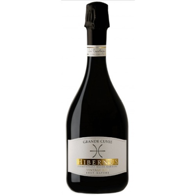 Garrafa de vinho espumante Hibernus com rótulo grande em branco e preto