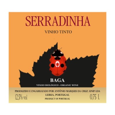Rótulo de vinho tinto orgânico SERRADINHA BAGA com joaninha e folha preta