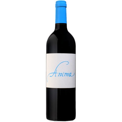 Garrafa de vinho tinto com rolha azul e rótulo branco com texto 