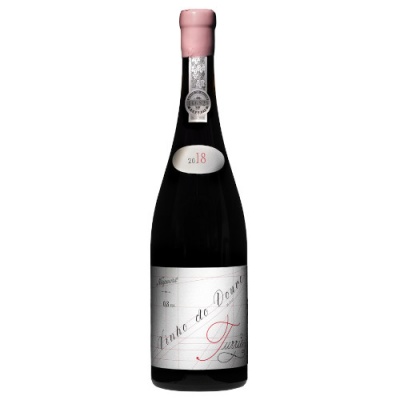 Garrafa de vinho do Porto com rótulo branco e tampa rosa