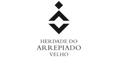 Logótipo preto e branco com texto HERDADE DO ARREPIADO VELHO