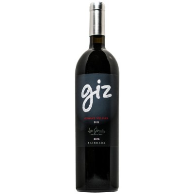 Garrafas de vinho tinto com rótulo preto e texto 'giz' em branco