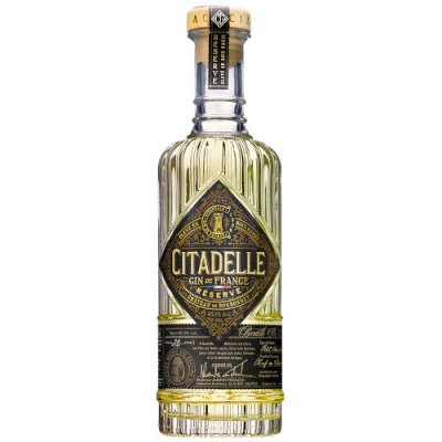 Garrafa de gin Citadelle Gin de France Reserve com rótulo dourado e preto