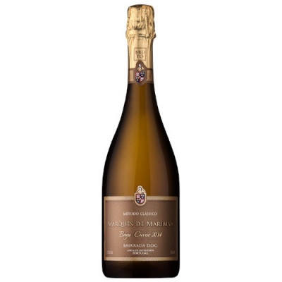 Garrafa de vinho espumante VARQUES DE MARIALVA Brut Cuvée 2014 com rótulo castanho e cápsula dourada