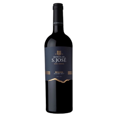 Garrafa de vinho tinto Quinta de S. José Reserva 2017 com rótulo preto e detalhes dourados