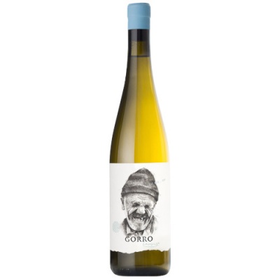 Garrafa de vinho branco com etiqueta de homem com gorro e texto GORRO