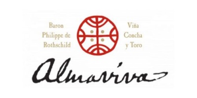 Rótulo de vinho Almaviva com texto e símbolo vermelho e dourado