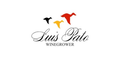 Logótipo com três patos coloridos e texto Luis Pato WINEGROWER em fundo branco