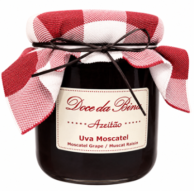 Frasco de doce de uva moscatel com tampa decorada e etiqueta